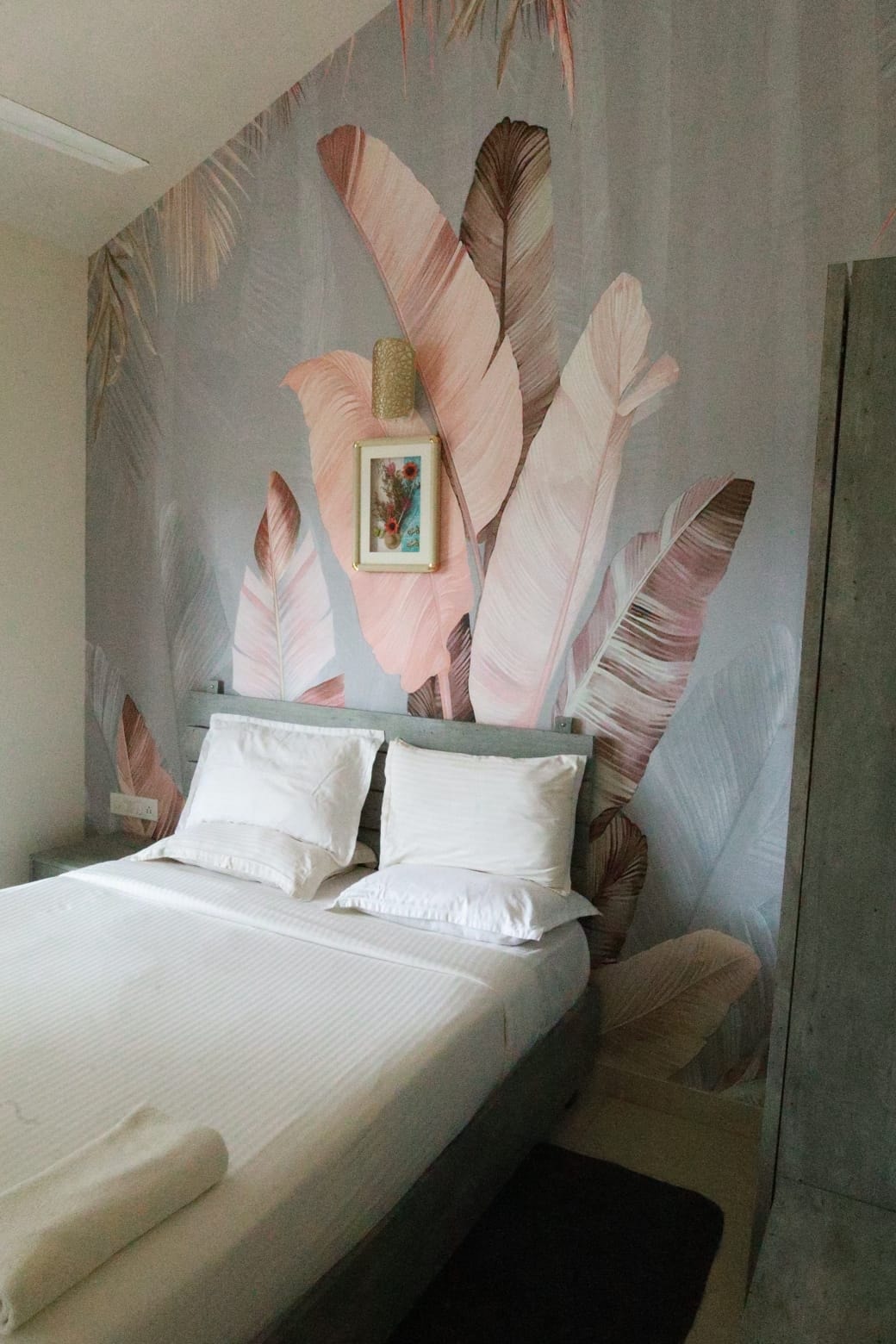 Anjuna Abode 2 — bedroom with pink feather wall mural